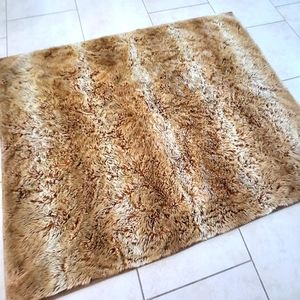 Pottery Barn Heavy Faux Fur Throw Blanket 4ft x 5ft Fluffy Silky Soft - Tan